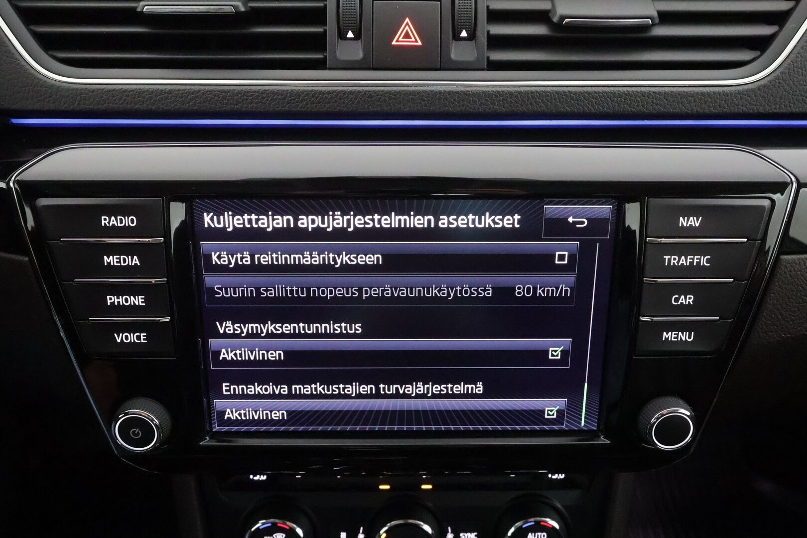 Skoda Superb 2017 2,0 TDI 190 4x4 L&K DSG * Canton / Webasto / Koukku / ACC / Xenon / Kattoluukku / Ilmastoitu Muistipenkki * - Suomi-auto / Kahdet renkaat aluvanteilla