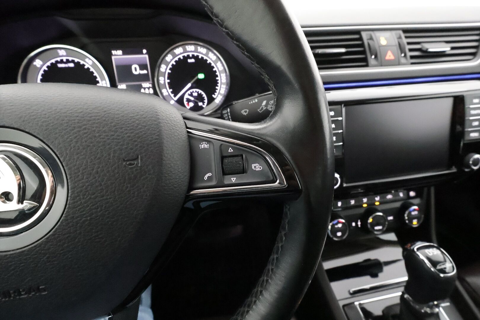 Skoda Superb 2017 2,0 TDI 190 4x4 L&K DSG * Canton / Webasto / Koukku / ACC / Xenon / Kattoluukku / Ilmastoitu Muistipenkki * - Suomi-auto / Kahdet renkaat aluvanteilla