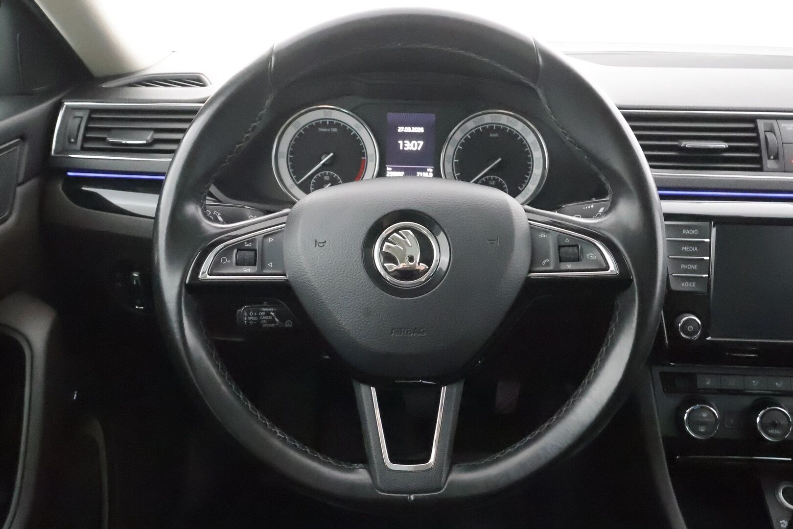 Skoda Superb 2017 2,0 TDI 190 4x4 L&K DSG * Canton / Webasto / Koukku / ACC / Xenon / Kattoluukku / Ilmastoitu Muistipenkki * - Suomi-auto / Kahdet renkaat aluvanteilla