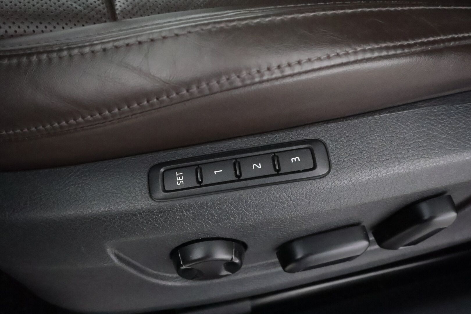 Skoda Superb 2017 2,0 TDI 190 4x4 L&K DSG * Canton / Webasto / Koukku / ACC / Xenon / Kattoluukku / Ilmastoitu Muistipenkki * - Suomi-auto / Kahdet renkaat aluvanteilla