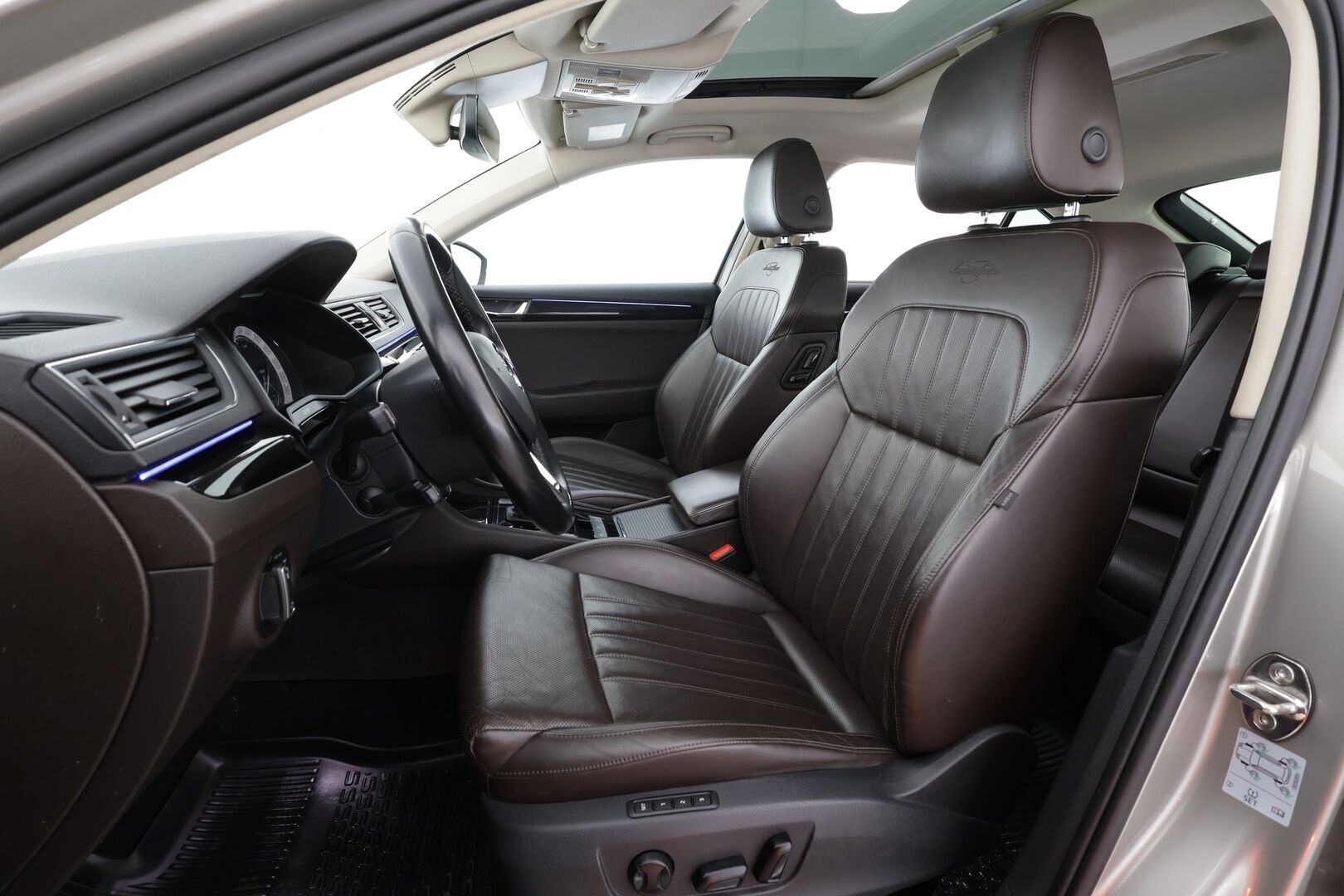 Skoda Superb 2017 2,0 TDI 190 4x4 L&K DSG * Canton / Webasto / Koukku / ACC / Xenon / Kattoluukku / Ilmastoitu Muistipenkki * - Suomi-auto / Kahdet renkaat aluvanteilla