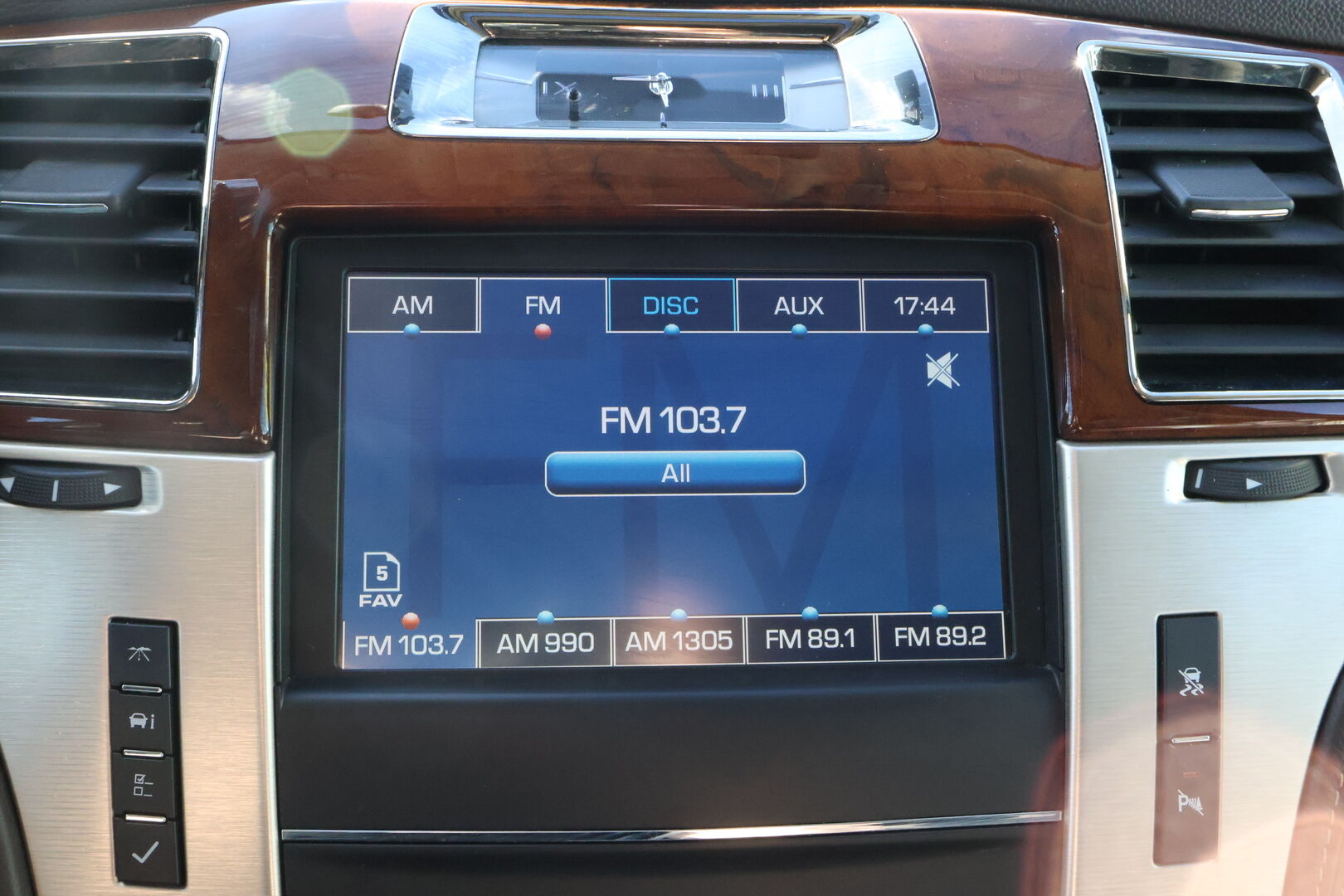 CADILLAC ESCALADE 2011 6.2 V8 Sport Luxury 4WD - Suomiauto / Harvinaisuus / Bose Audio / Vetokoukku / Kattoluukku / Nahkasisusta / Peruutuskamera / Supervarusteet / Puhdas Historia!!!