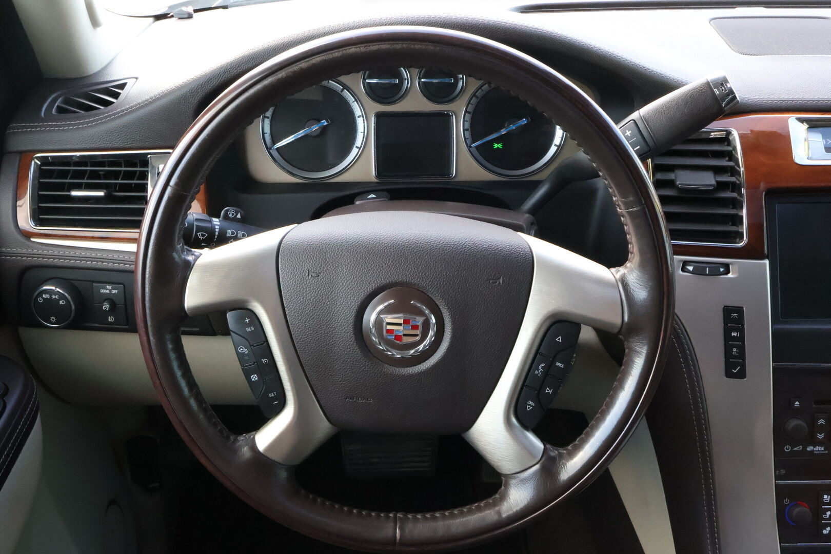Cadillac Escalade 2011 6.2 V8 Sport Luxury 4WD - 3,99 % KORKOTARJOUS TÄHÄN AUTOON - MYYDÄÄN HUUTOKAUPAT.COM!
