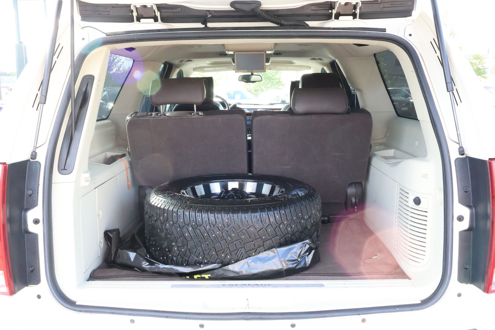 Cadillac Escalade 2011 6.2 V8 Sport Luxury 4WD - 3,99 % KORKOTARJOUS TÄHÄN AUTOON - MYYDÄÄN HUUTOKAUPAT.COM!
