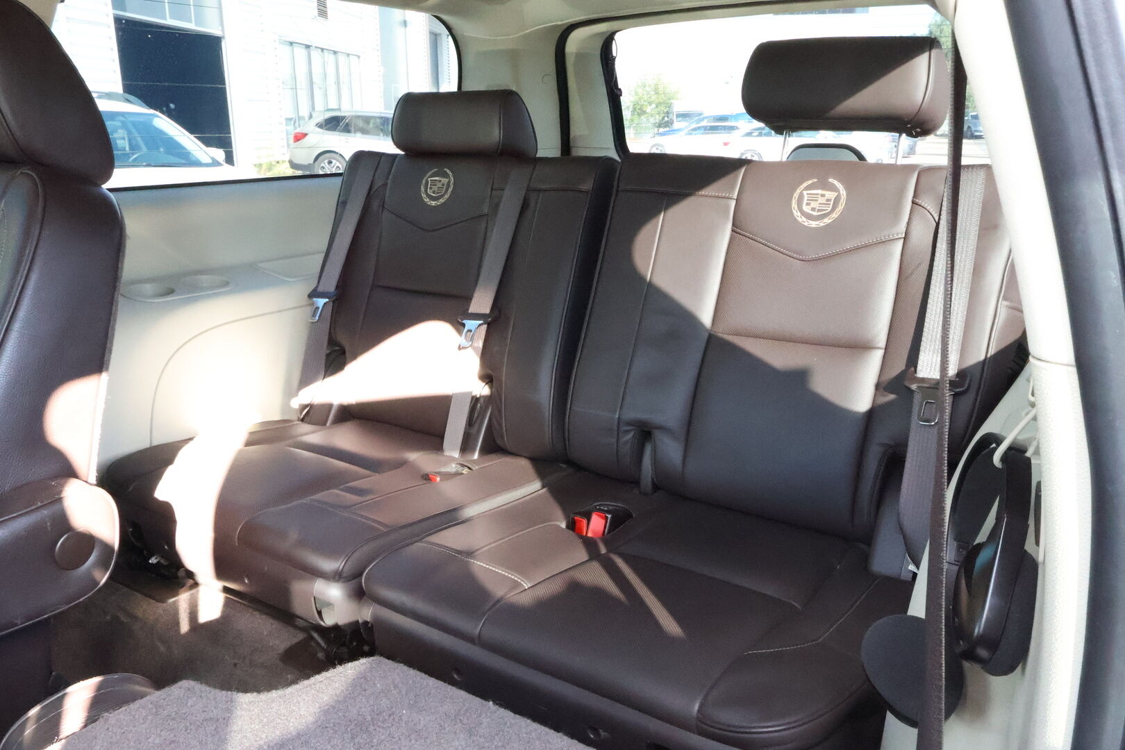 Cadillac Escalade 2011 6.2 V8 Sport Luxury 4WD - 3,99 % KORKOTARJOUS TÄHÄN AUTOON - MYYDÄÄN HUUTOKAUPAT.COM!