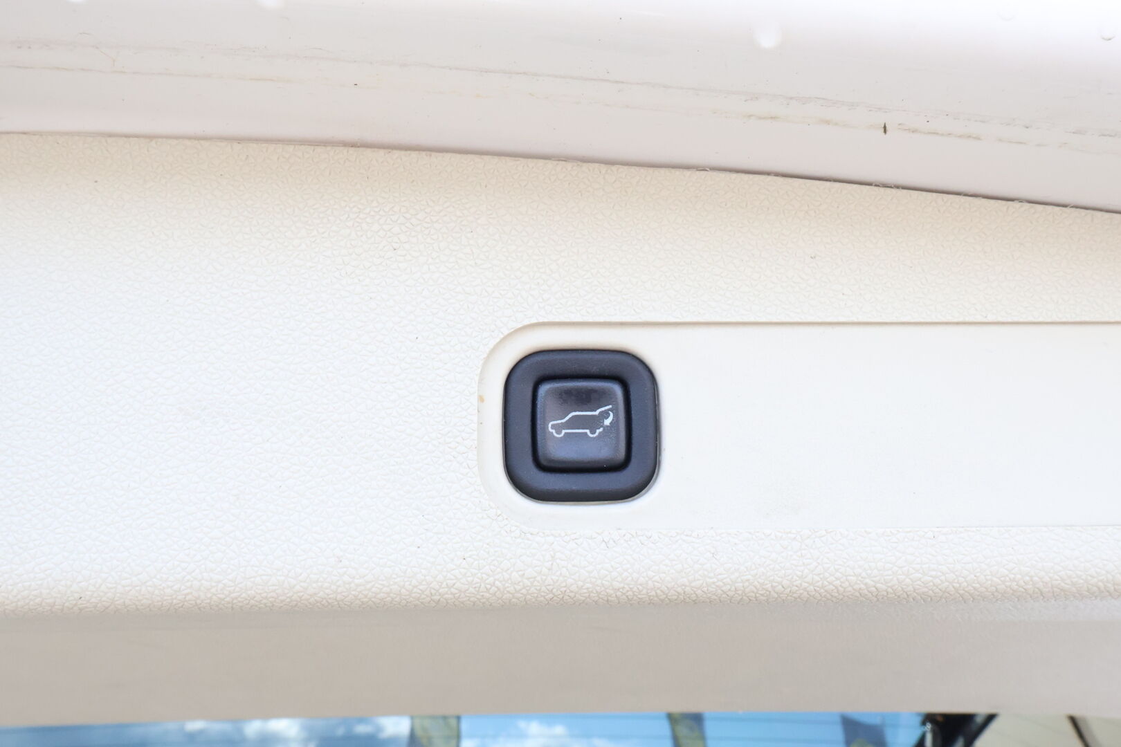 CADILLAC ESCALADE 2011 6.2 V8 Sport Luxury 4WD - Suomiauto / Harvinaisuus / Bose Audio / Vetokoukku / Kattoluukku / Nahkasisusta / Peruutuskamera / Supervarusteet / Puhdas Historia!!!