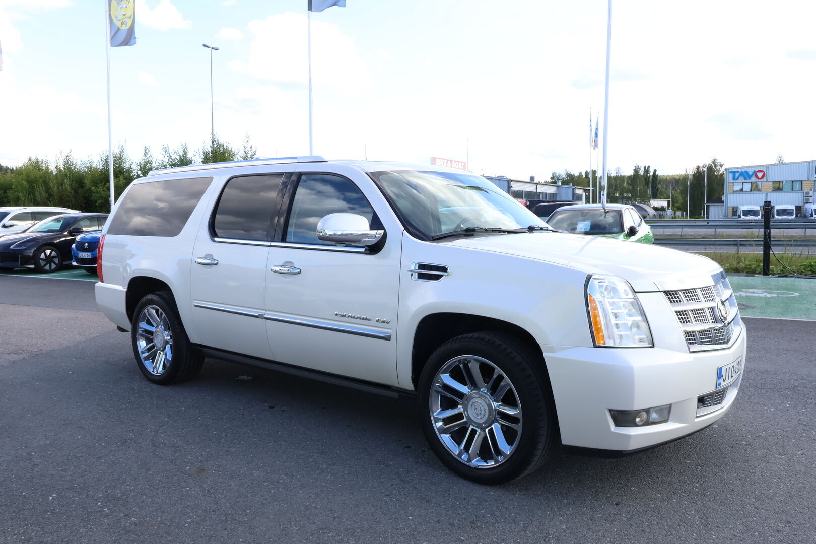 Cadillac Escalade 2011 6.2 V8 Sport Luxury 4WD - 3,99 % KORKOTARJOUS TÄHÄN AUTOON - MYYDÄÄN HUUTOKAUPAT.COM!