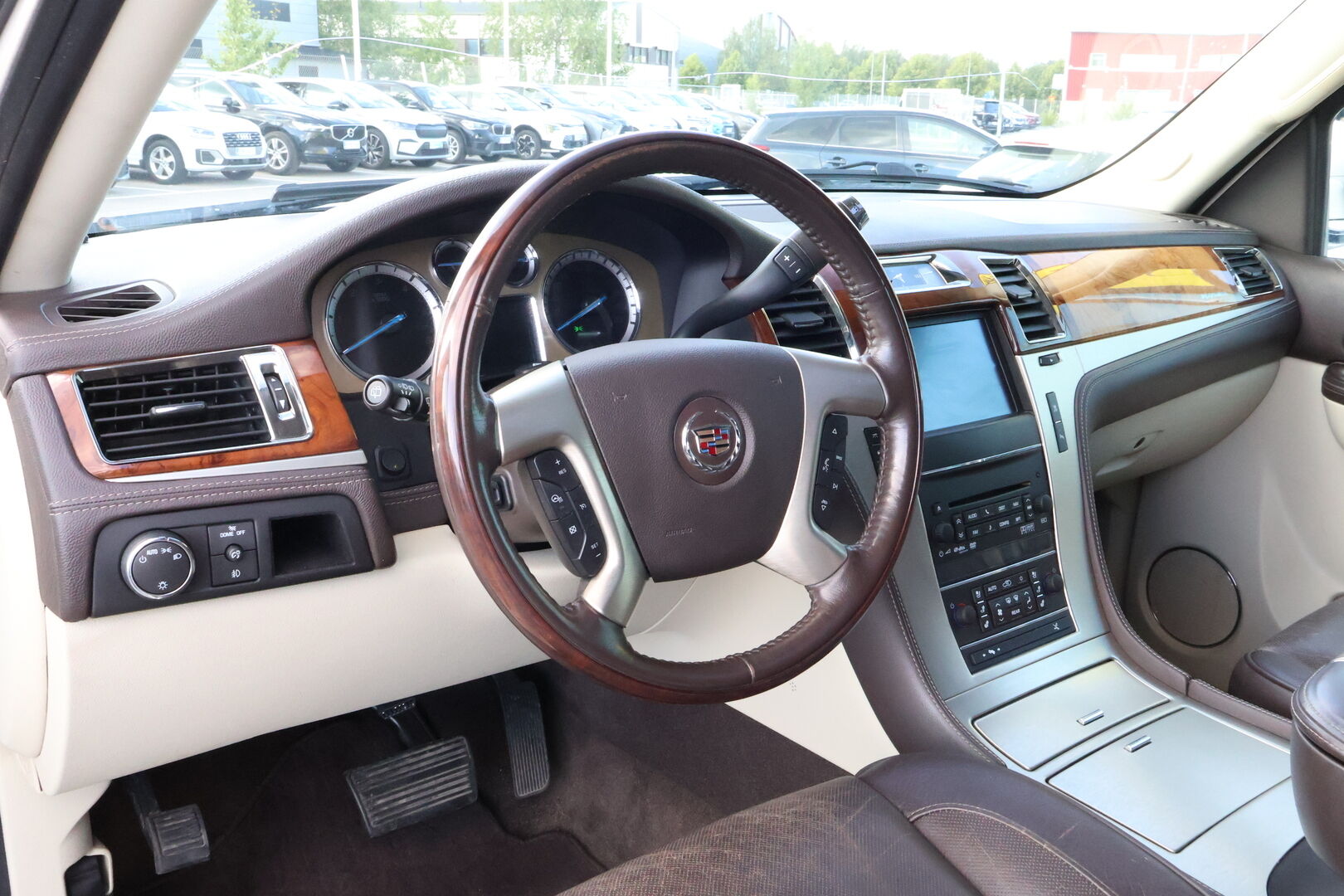 Cadillac Escalade 2011 6.2 V8 Sport Luxury 4WD - 3,99 % KORKOTARJOUS TÄHÄN AUTOON - MYYDÄÄN HUUTOKAUPAT.COM!