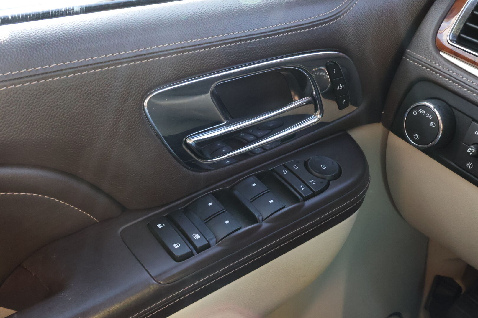 Cadillac Escalade 2011 6.2 V8 Sport Luxury 4WD - 3,99 % KORKOTARJOUS TÄHÄN AUTOON - MYYDÄÄN HUUTOKAUPAT.COM!