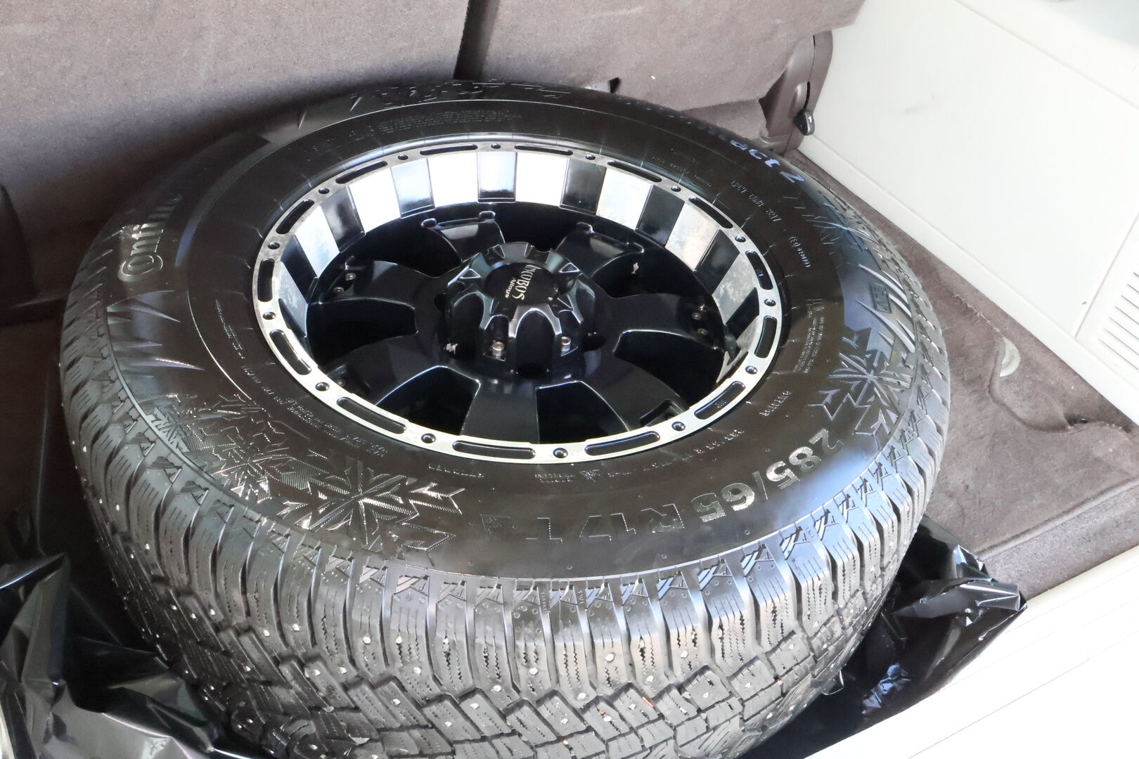 CADILLAC ESCALADE 2011 6.2 V8 Sport Luxury 4WD - Suomiauto / Harvinaisuus / Bose Audio / Vetokoukku / Kattoluukku / Nahkasisusta / Peruutuskamera / Supervarusteet / Puhdas Historia!!!