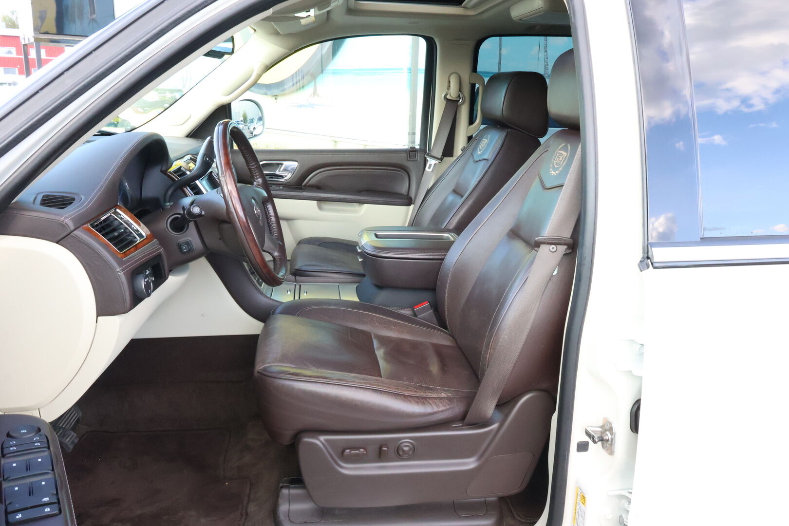 Cadillac Escalade 2011 6.2 V8 Sport Luxury 4WD - 3,99 % KORKOTARJOUS TÄHÄN AUTOON - MYYDÄÄN HUUTOKAUPAT.COM!