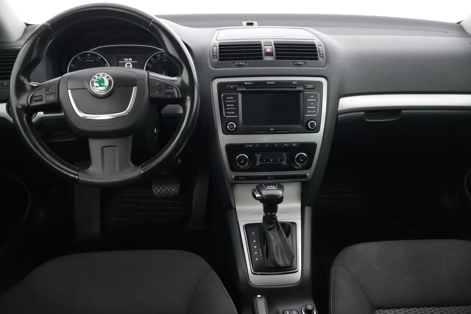 Skoda Octavia 2011 Combi 1,8 TSI Elegance DSG Autom. * Vetokoukku / Parkkitutkat taakse / Vakionopeudensäädin * - 9v Samalla omistajalla / Upea maalipinta / Lähes uudet nastat