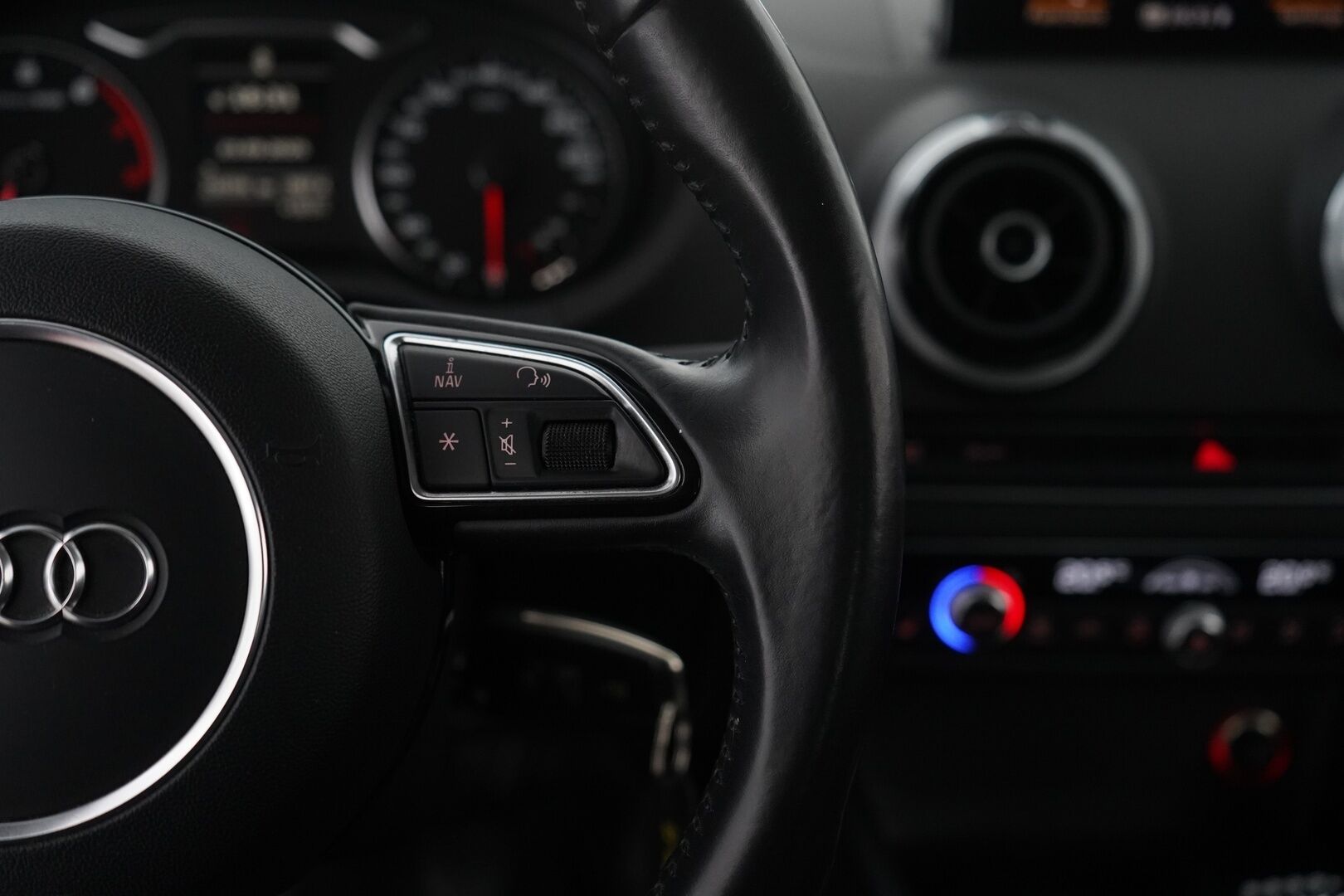 Audi A3 2013 1.4 TFSI 90 kW LE CC * Vakkari / Tutka / Lohkolämmitin / Bluetooth * - Suomi-auto / Juuri katsastettu ja huollettu! / Jakohihna vaihdettu 184tkm 7/23 - Osta nyt, maksa vasta ensi vuonna