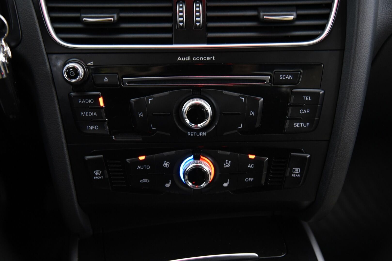 Audi A5 2013 Sportback Black Edition 2,0 TDI DPF 105 kW multitronic-autom. / Adapt. vak / Vetokoukku / Lohko + sis. pistoke / Audi Lane Assist - Erikoissisusta / Xenon -ajovalot / Musta sisäkatto / 2x hyvät renkaat