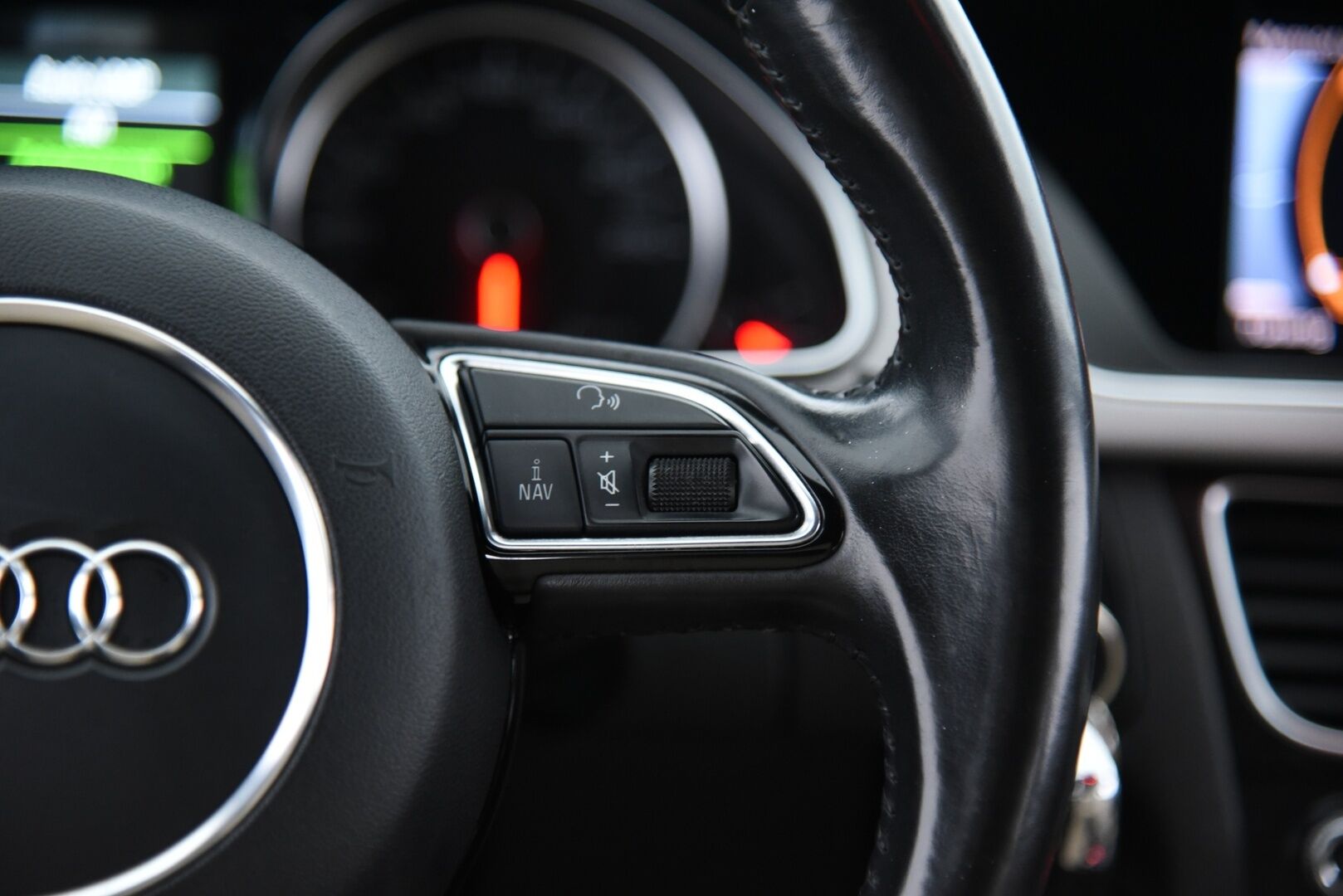 Audi A5 2013 Sportback Black Edition 2,0 TDI DPF 105 kW multitronic-autom. / Adapt. vak / Vetokoukku / Lohko + sis. pistoke / Audi Lane Assist - Erikoissisusta / Xenon -ajovalot / Musta sisäkatto / 2x hyvät renkaat