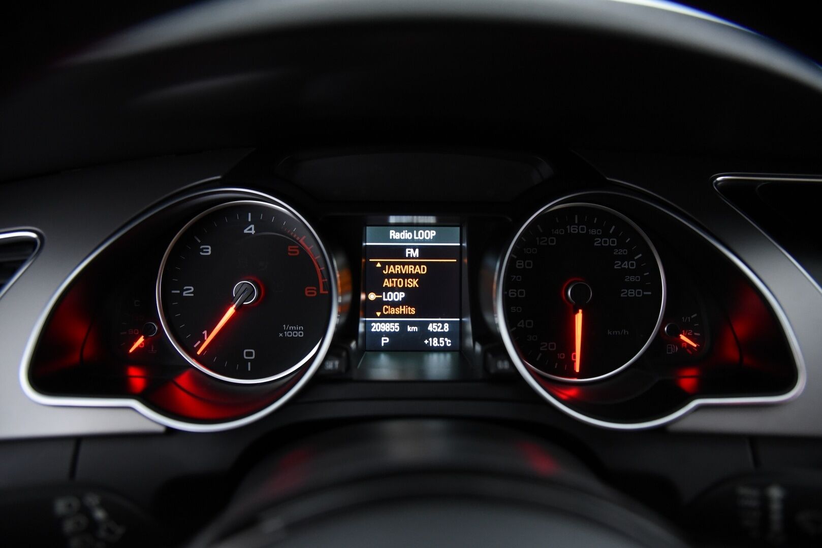 Audi A5 2013 Sportback Black Edition 2,0 TDI DPF 105 kW multitronic-autom. / Adapt. vak / Vetokoukku / Lohko + sis. pistoke / Audi Lane Assist - Erikoissisusta / Xenon -ajovalot / Musta sisäkatto / 2x hyvät renkaat