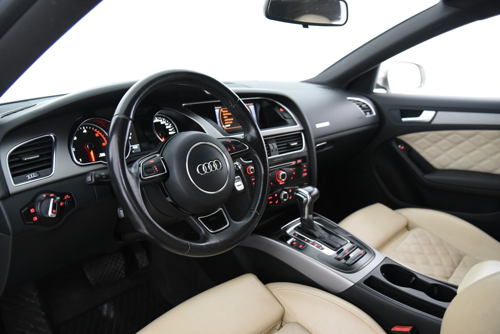 Audi A5 2013 Sportback Black Edition 2,0 TDI DPF 105 kW multitronic-autom. / Adapt. vak / Vetokoukku / Lohko + sis. pistoke / Audi Lane Assist - Erikoissisusta / Xenon -ajovalot / Musta sisäkatto / 2x hyvät renkaat