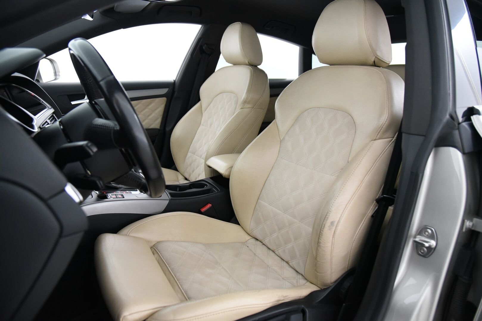Audi A5 2013 Sportback Black Edition 2,0 TDI DPF 105 kW multitronic-autom. / Adapt. vak / Vetokoukku / Lohko + sis. pistoke / Audi Lane Assist - Erikoissisusta / Xenon -ajovalot / Musta sisäkatto / 2x hyvät renkaat