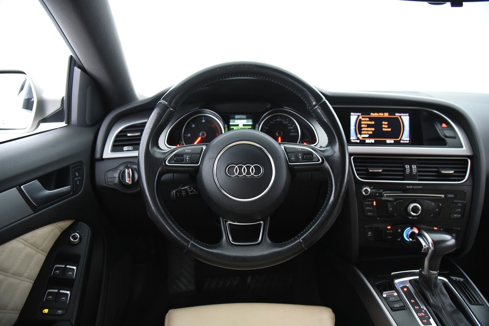 Audi A5 2013 Sportback Black Edition 2,0 TDI DPF 105 kW multitronic-autom. / Adapt. vak / Vetokoukku / Lohko + sis. pistoke / Audi Lane Assist - Erikoissisusta / Xenon -ajovalot / Musta sisäkatto / 2x hyvät renkaat
