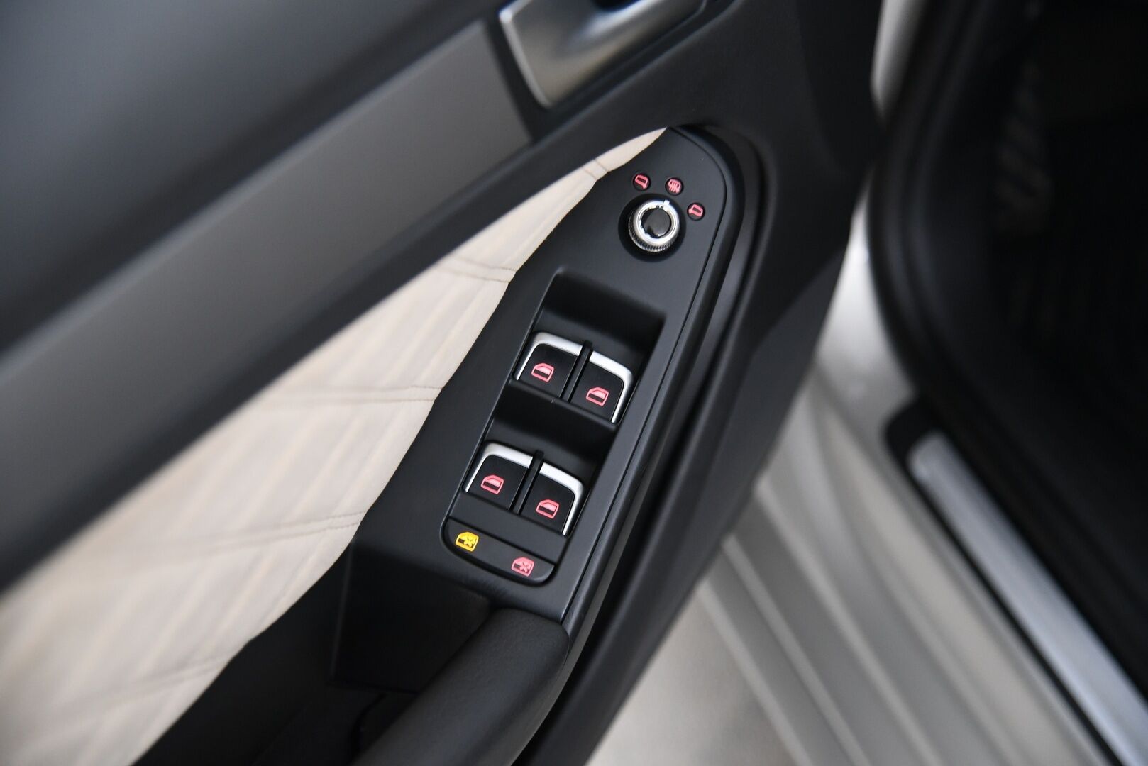 Audi A5 2013 Sportback Black Edition 2,0 TDI DPF 105 kW multitronic-autom. / Adapt. vak / Vetokoukku / Lohko + sis. pistoke / Audi Lane Assist - Erikoissisusta / Xenon -ajovalot / Musta sisäkatto / 2x hyvät renkaat