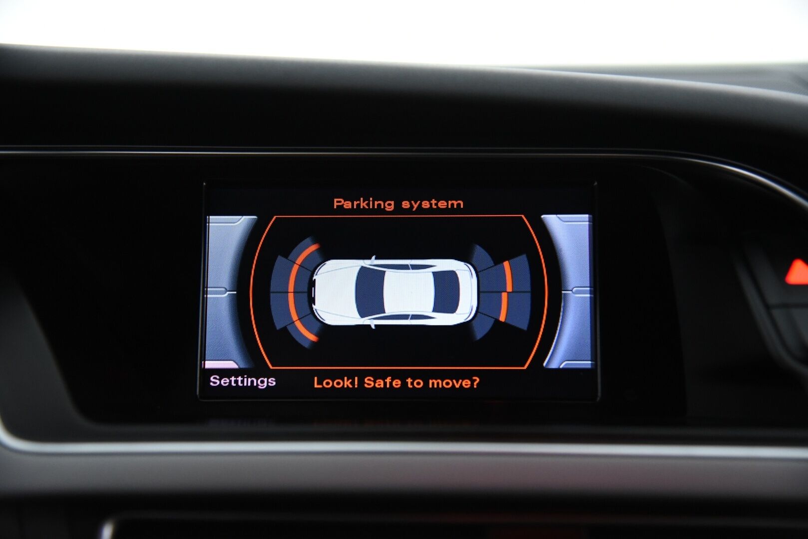 Audi A5 2013 Sportback Black Edition 2,0 TDI DPF 105 kW multitronic-autom. / Adapt. vak / Vetokoukku / Lohko + sis. pistoke / Audi Lane Assist - Erikoissisusta / Xenon -ajovalot / Musta sisäkatto / 2x hyvät renkaat