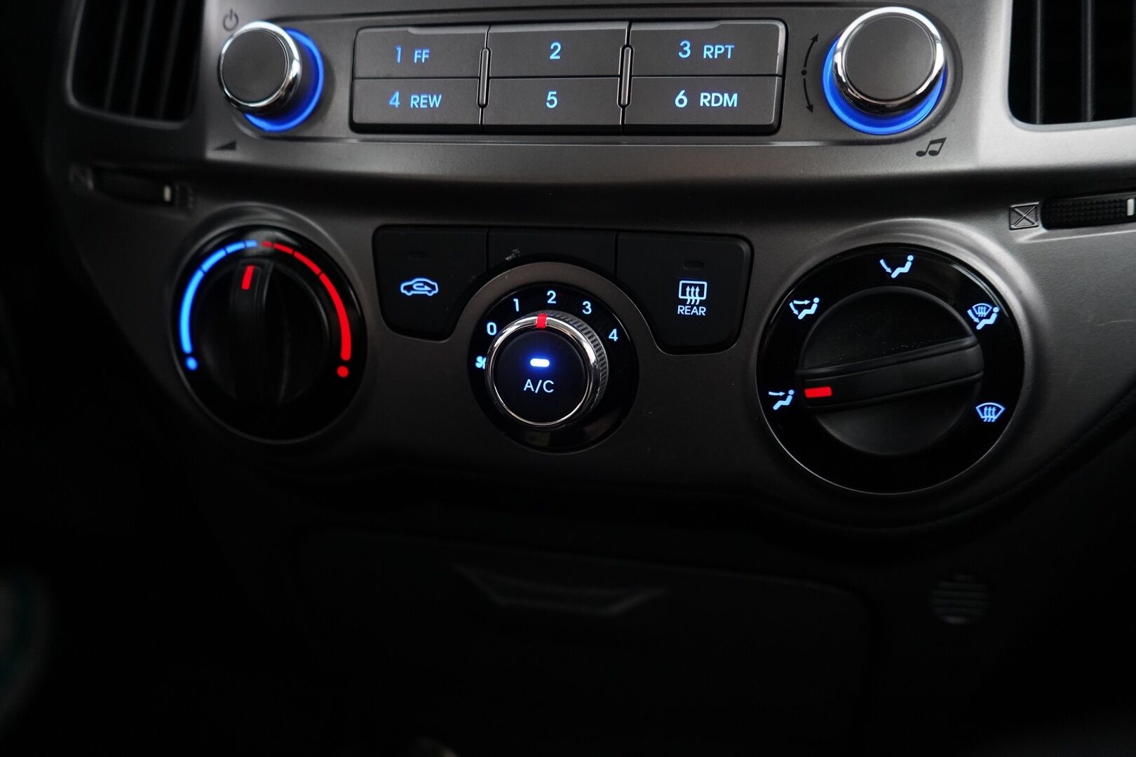 Hyundai i20 2013 1.2 5MT Classic 5d - Myydään huutokaupat.com sivulla!
