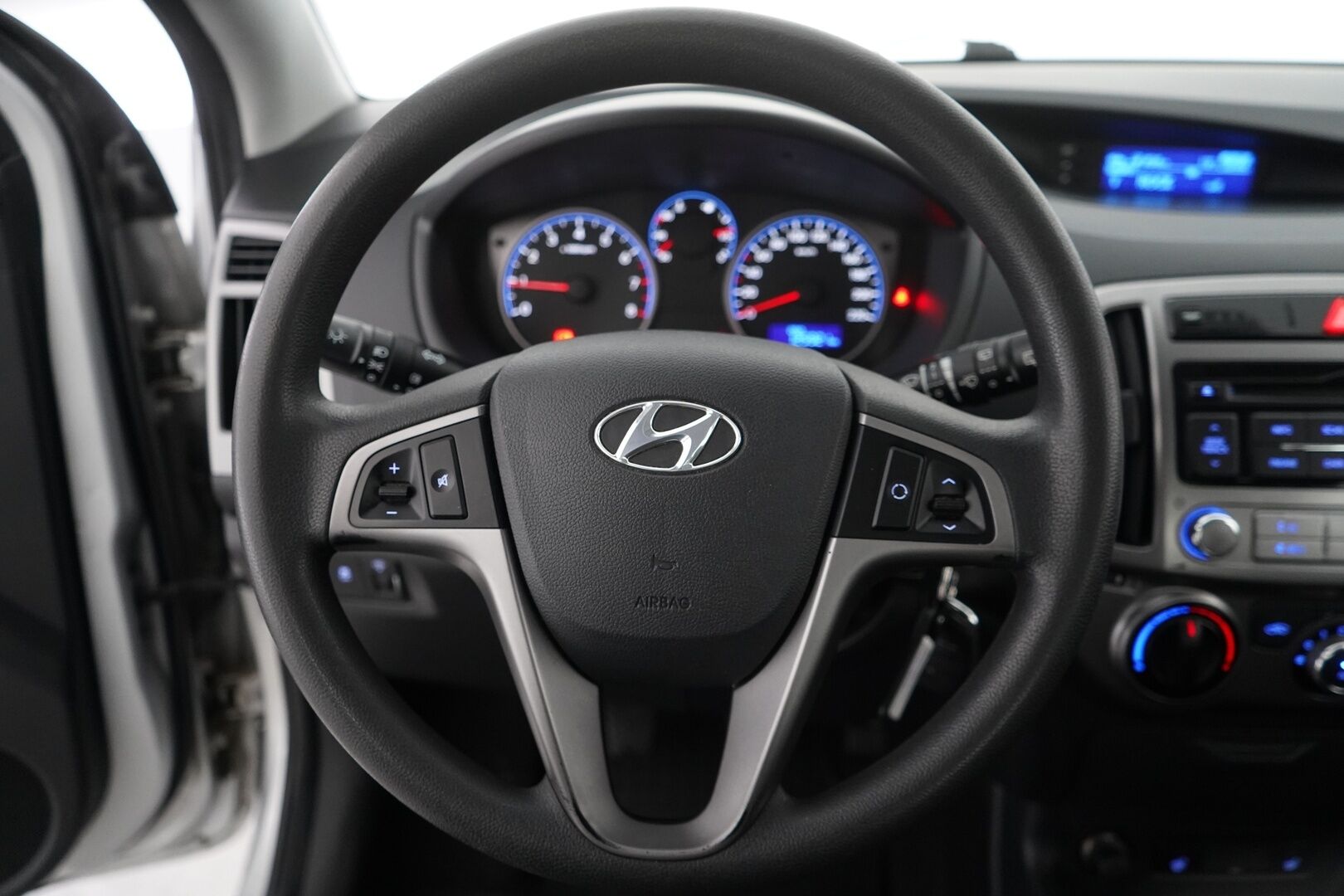 Hyundai i20 2013 1.2 5MT Classic 5d - Myydään huutokaupat.com sivulla!