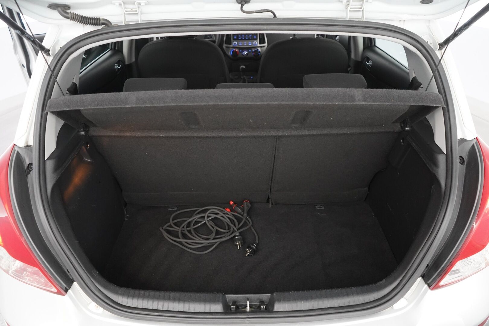 Hyundai i20 2013 1.2 5MT Classic 5d - Myydään huutokaupat.com sivulla!