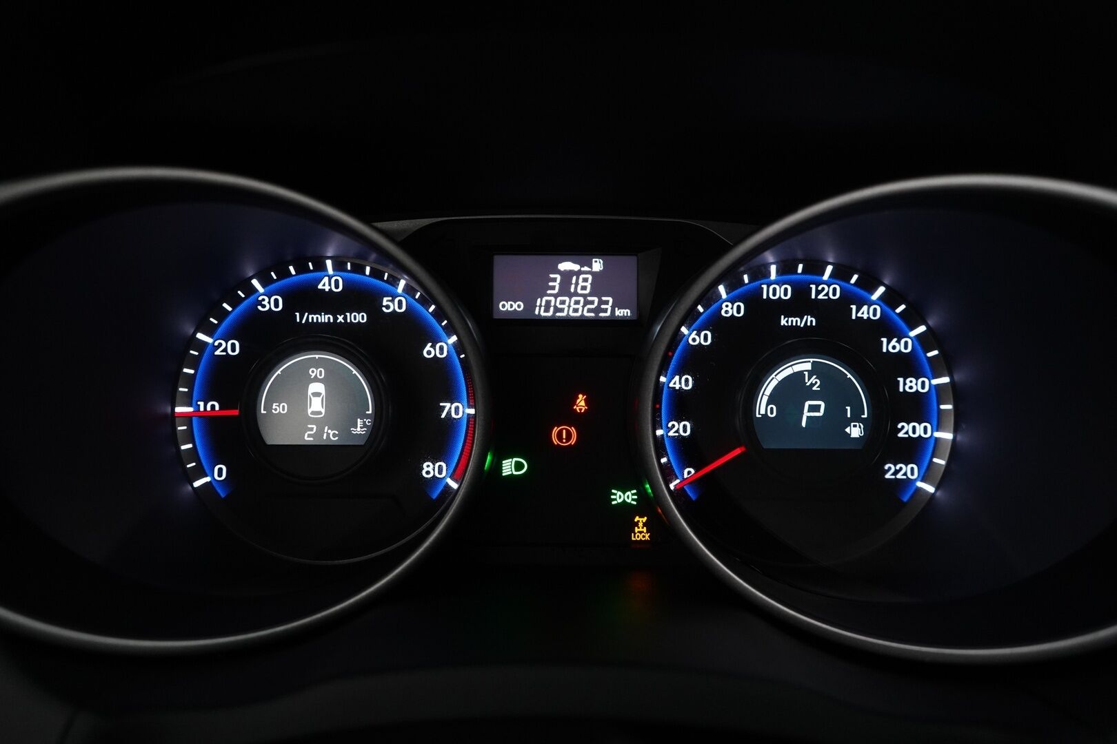 Hyundai ix35 2014 4WD 2,0 GDI 6AT Style *Kamera / Lohko / Vakkari / Puolinahat / Keyless* - Suomi-auto / Kahdet renkaat alumiinivantein / Siisti kuntoinen / Katsastettu 28.3.2025 / Huollettu 108tkm