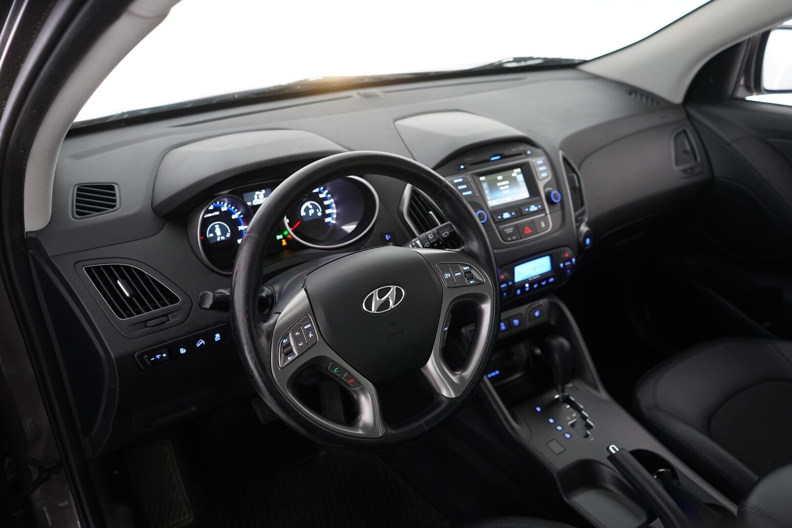 Hyundai ix35 2014 4WD 2,0 GDI 6AT Style *Kamera / Lohko / Vakkari / Puolinahat / Keyless* - Suomi-auto / Kahdet renkaat alumiinivantein / Siisti kuntoinen / Katsastettu 28.3.2025 / Huollettu 108tkm