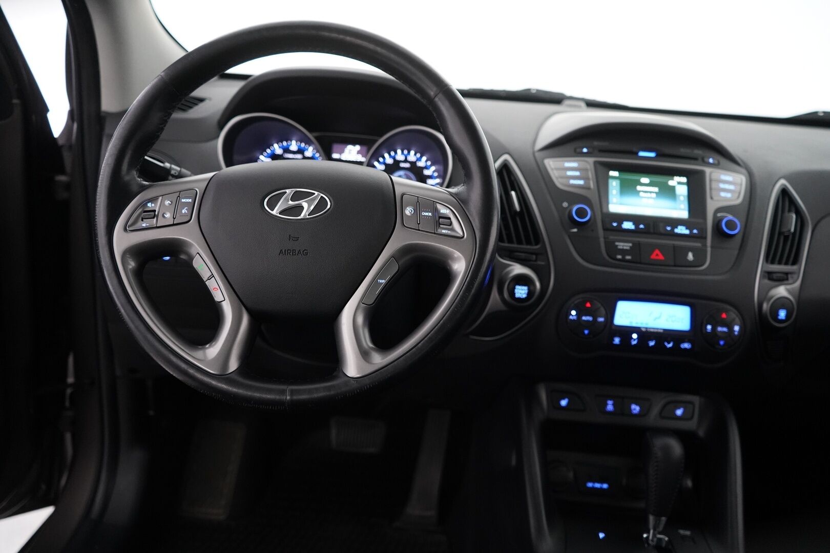 Hyundai ix35 2014 4WD 2,0 GDI 6AT Style *Kamera / Lohko / Vakkari / Puolinahat / Keyless* - Suomi-auto / Kahdet renkaat alumiinivantein / Siisti kuntoinen / Katsastettu 28.3.2025 / Huollettu 108tkm