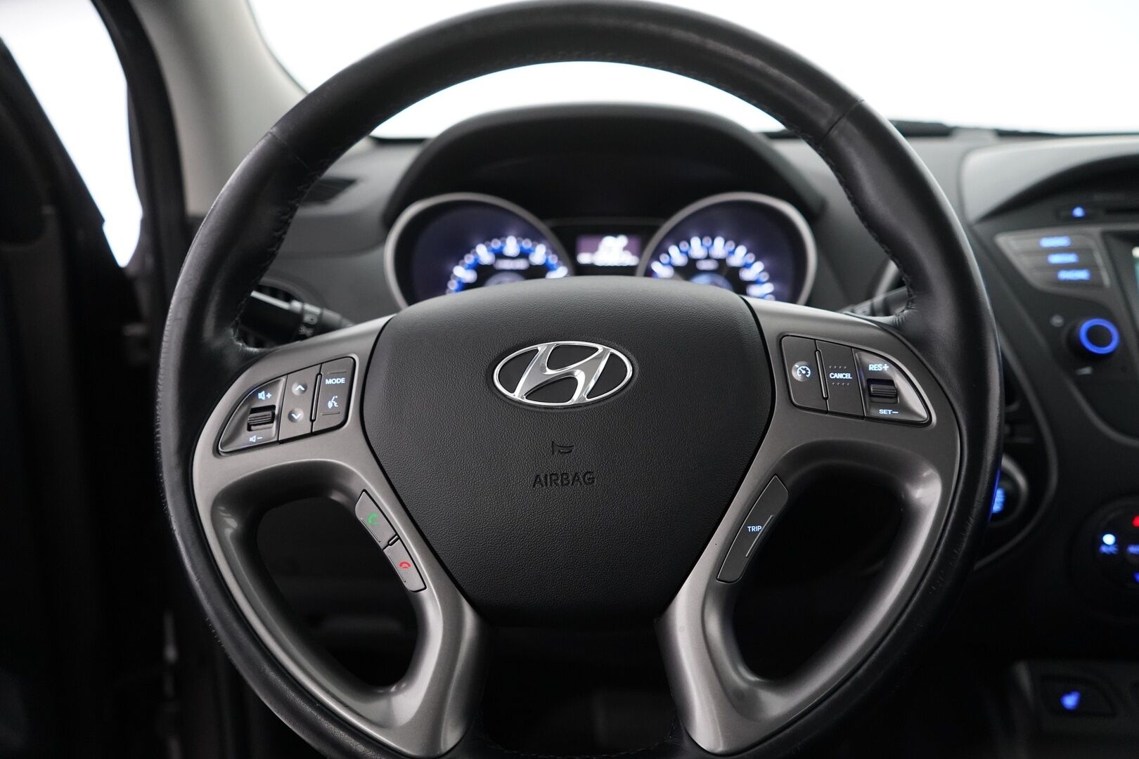 Hyundai ix35 2014 4WD 2,0 GDI 6AT Style *Kamera / Lohko / Vakkari / Puolinahat / Keyless* - Suomi-auto / Kahdet renkaat alumiinivantein / Siisti kuntoinen / Katsastettu 28.3.2025 / Huollettu 108tkm
