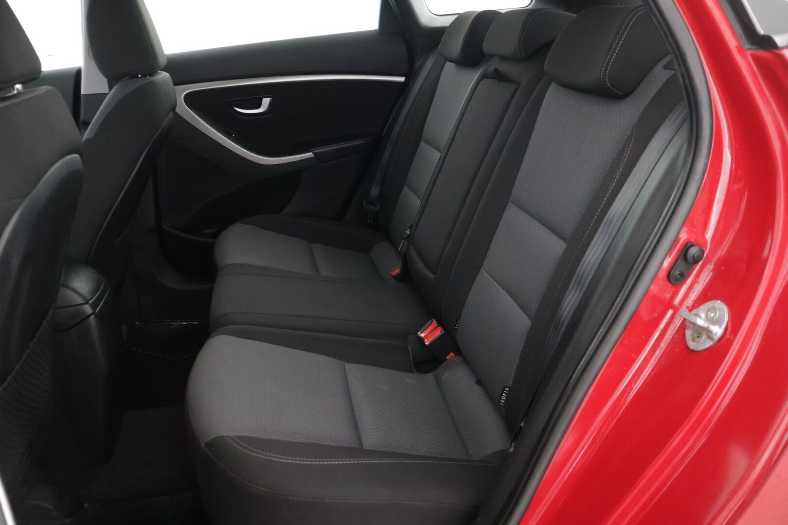 Hyundai i30 Wagon 2012 1,6 GDI 6MT ISG Comfort *Suomi-auto / Peruutustutka / Lohkolämmitin* - *2-omisteinen / Juuri katsastettu / 2x Merkkirenkaat peltivantein*