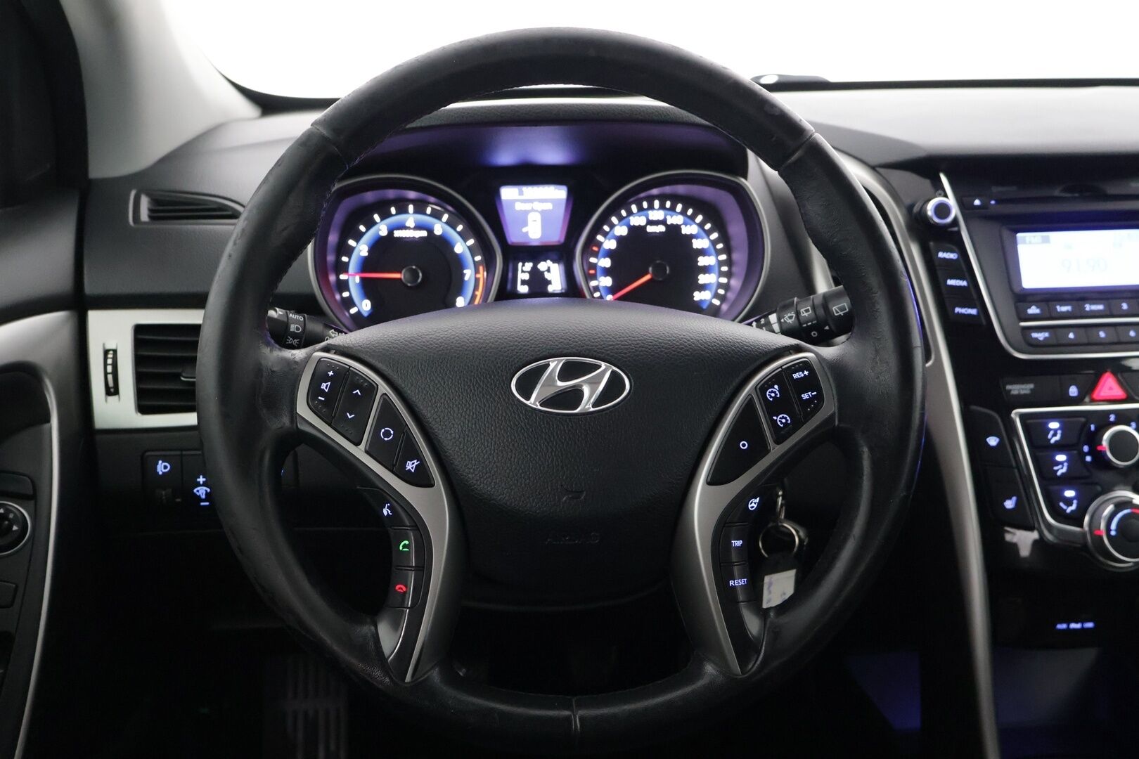 Hyundai i30 Wagon 2012 1,6 GDI 6MT ISG Comfort *Suomi-auto / Peruutustutka / Lohkolämmitin* - *2-omisteinen / Juuri katsastettu / 2x Merkkirenkaat peltivantein*