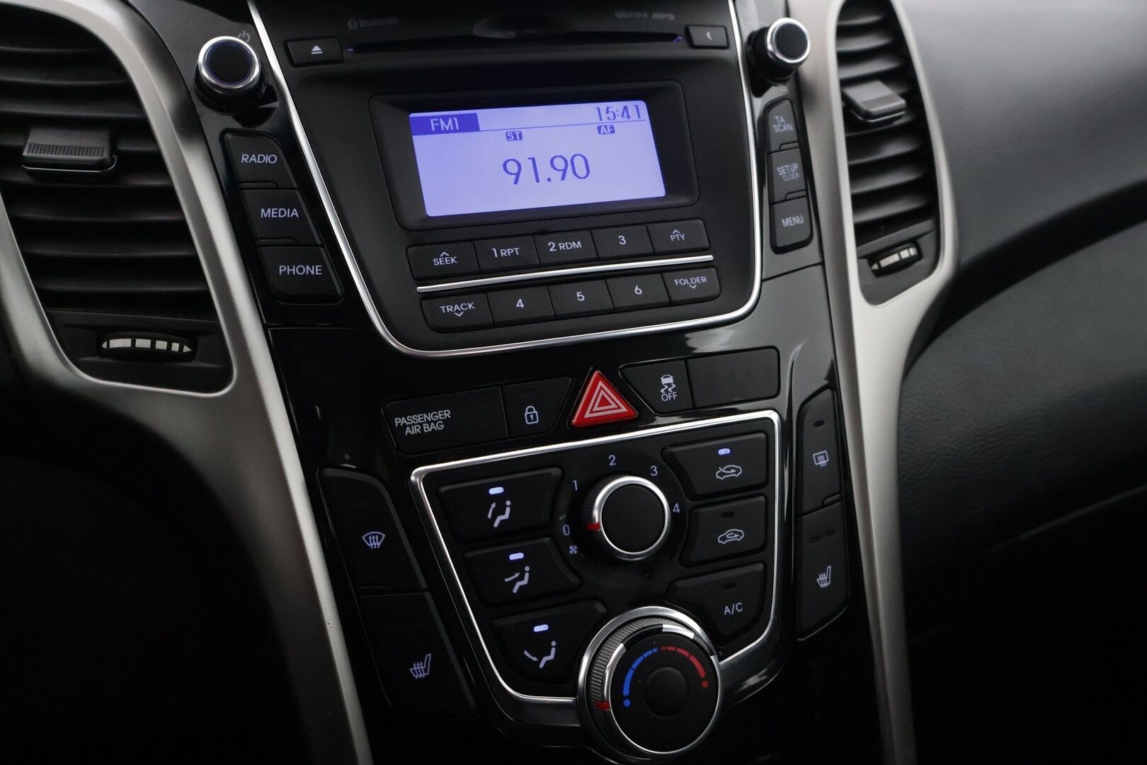 Hyundai i30 Wagon 2012 1,6 GDI 6MT ISG Comfort *Suomi-auto / Peruutustutka / Lohkolämmitin* - *2-omisteinen / Juuri katsastettu / 2x Merkkirenkaat peltivantein*