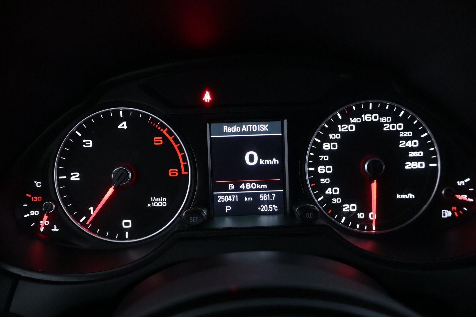 Audi Q5 2013 Business 2,0 TDI 130 kW quattro S tronic * Facelift / Suomiauto / Koukku / Lohkolämmitin / Sport-penkit / Lisävalo * - *Asiallisesti huollettu Suomiauto! / Kahdet renkaat / Xenon / Siisti! *