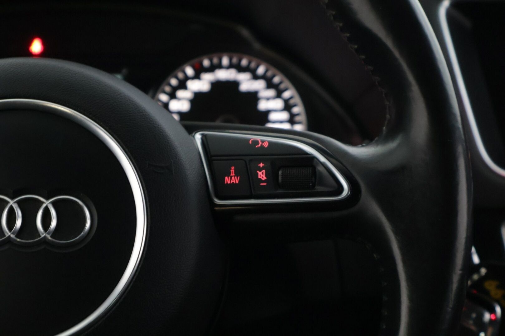 Audi Q5 2013 Business 2,0 TDI 130 kW quattro S tronic * Facelift / Suomiauto / Koukku / Lohkolämmitin / Sport-penkit / Lisävalo * - *Asiallisesti huollettu Suomiauto! / Kahdet renkaat / Xenon / Siisti! *