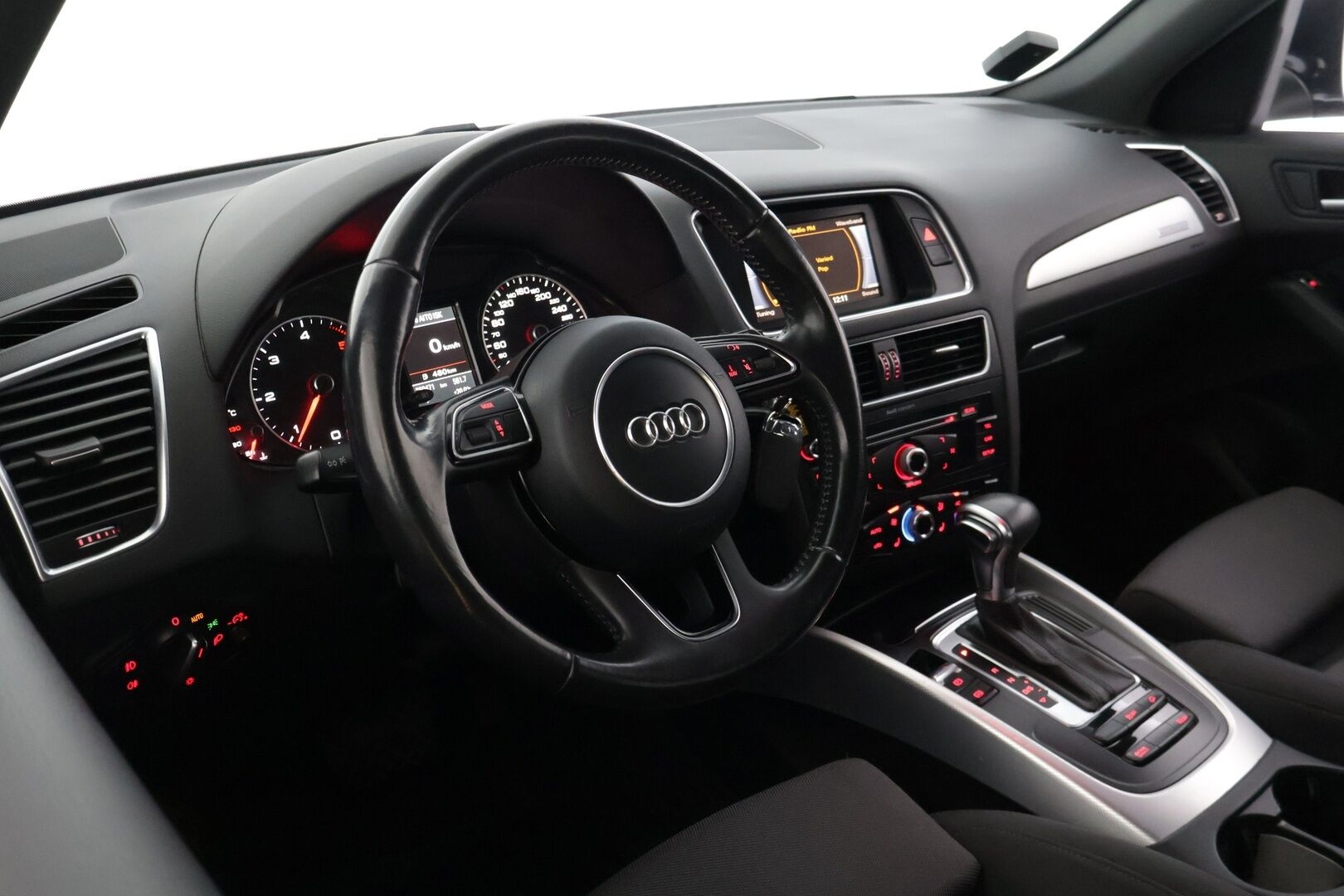 Audi Q5 2013 Business 2,0 TDI 130 kW quattro S tronic * Facelift / Suomiauto / Koukku / Lohkolämmitin / Sport-penkit / Lisävalo * - *Asiallisesti huollettu Suomiauto! / Kahdet renkaat / Xenon / Siisti! *