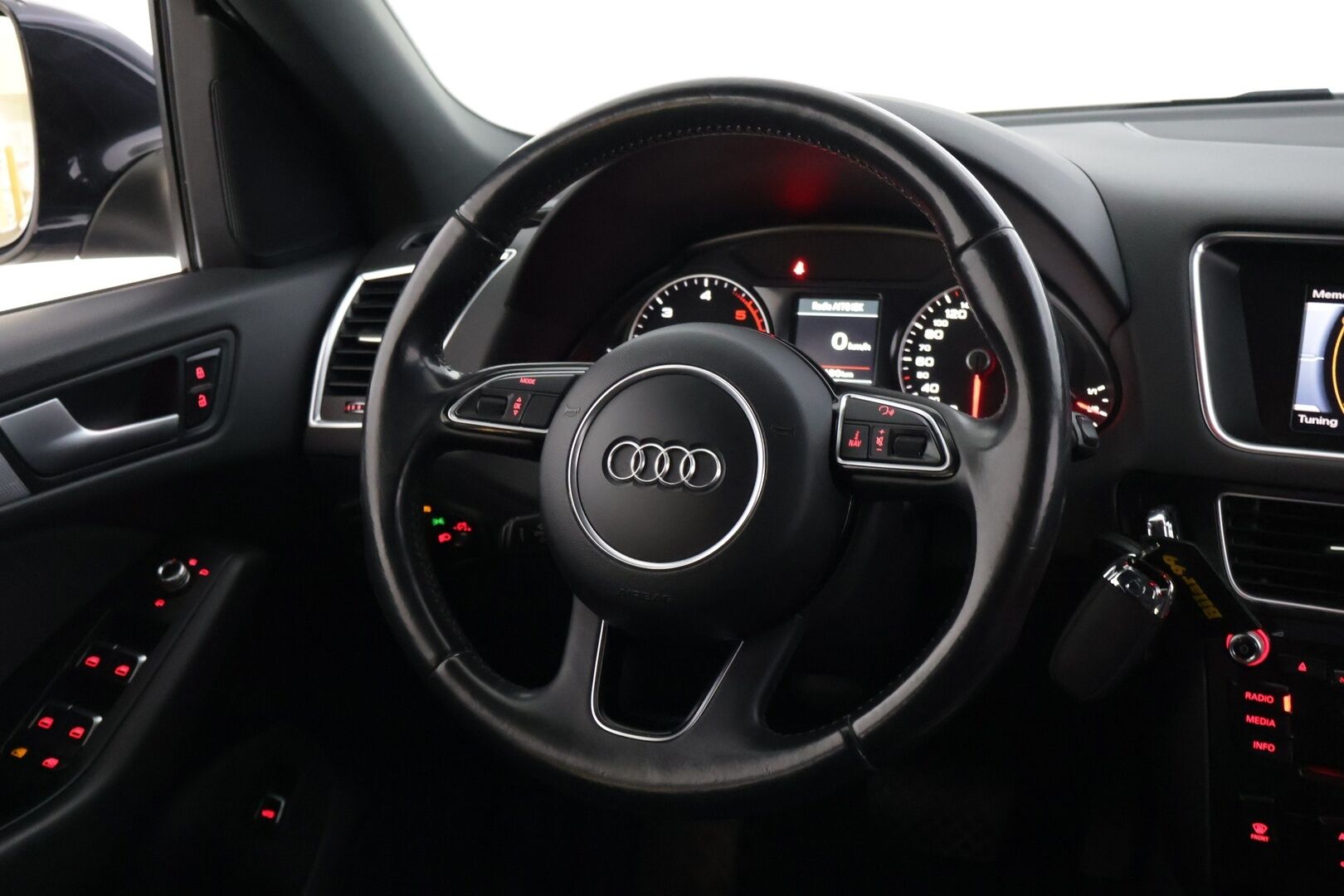 Audi Q5 2013 Business 2,0 TDI 130 kW quattro S tronic * Facelift / Suomiauto / Koukku / Lohkolämmitin / Sport-penkit / Lisävalo * - *Asiallisesti huollettu Suomiauto! / Kahdet renkaat / Xenon / Siisti! *