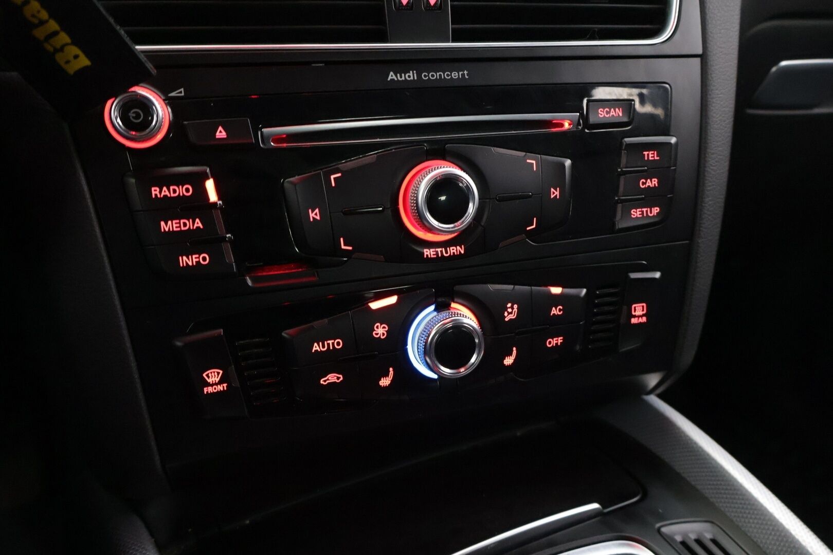 Audi Q5 2013 Business 2,0 TDI 130 kW quattro S tronic * Facelift / Suomiauto / Koukku / Lohkolämmitin / Sport-penkit / Lisävalo * - *Asiallisesti huollettu Suomiauto! / Kahdet renkaat / Xenon / Siisti! *