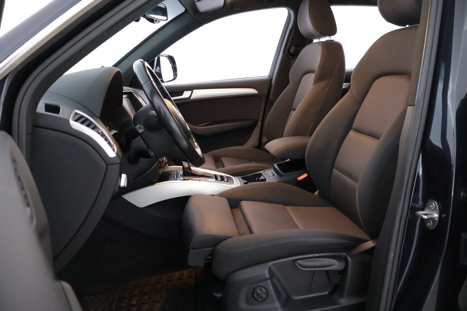 Audi Q5 2013 Business 2,0 TDI 130 kW quattro S tronic * Facelift / Suomiauto / Koukku / Lohkolämmitin / Sport-penkit / Lisävalo * - *Asiallisesti huollettu Suomiauto! / Kahdet renkaat / Xenon / Siisti! *