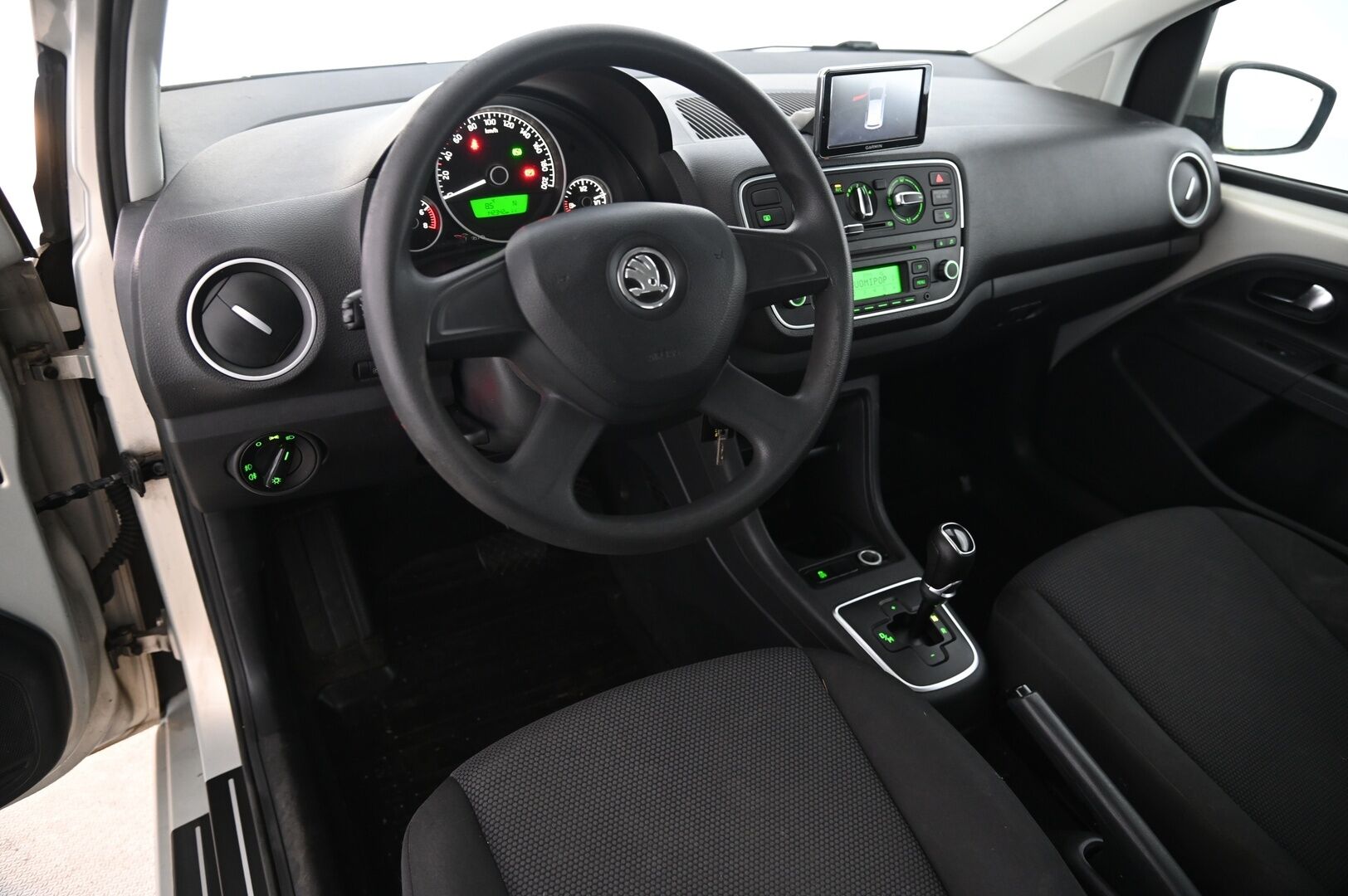 Skoda Citigo 2013 1,0 75 Elegance ASG Autom. 3-ov. *Webasto / Vakkari / Navi / 2x renkaat aluilla *Myydään Huutokaupat.com kautta - Myydään huutokaupat.com* https://huutokaupat.com/kohde/5913162/skoda-citigo-vakkari-navi-webasto-2013