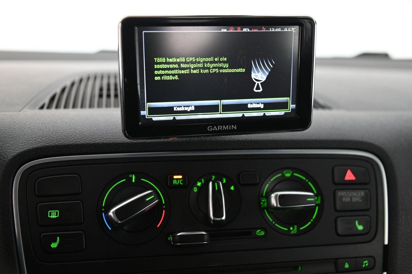 Skoda Citigo 2013 1,0 75 Elegance ASG Autom. 3-ov. *Webasto / Vakkari / Navi / 2x renkaat aluilla *Myydään Huutokaupat.com kautta - Myydään huutokaupat.com* https://huutokaupat.com/kohde/5913162/skoda-citigo-vakkari-navi-webasto-2013