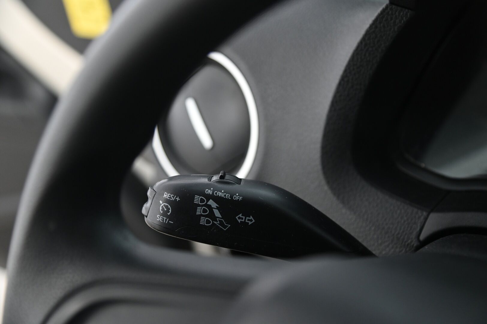 Skoda Citigo 2013 1,0 75 Elegance ASG Autom. 3-ov. *Webasto / Vakkari / Navi / 2x renkaat aluilla *Myydään Huutokaupat.com kautta - Myydään huutokaupat.com* https://huutokaupat.com/kohde/5913162/skoda-citigo-vakkari-navi-webasto-2013