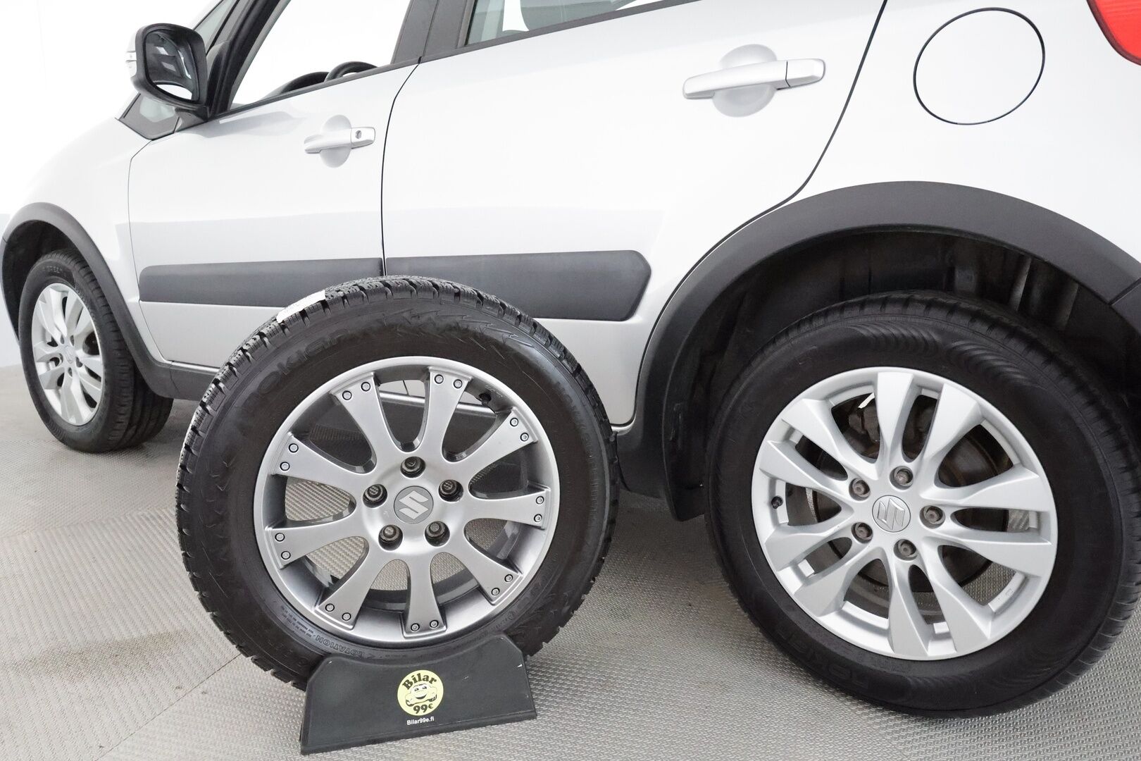 Suzuki SX4 2013 1,6 VVT 4WD X-OVER S-Edition **1 om. Suomi-auto! / Koukku / Radio / Merkkihuollettu / Lohkolämmitin** - Upea todella pienillä kilometreillä oleva kompakti nelivetomaasturi! - Osta nyt, maksa vasta ensi vuonna