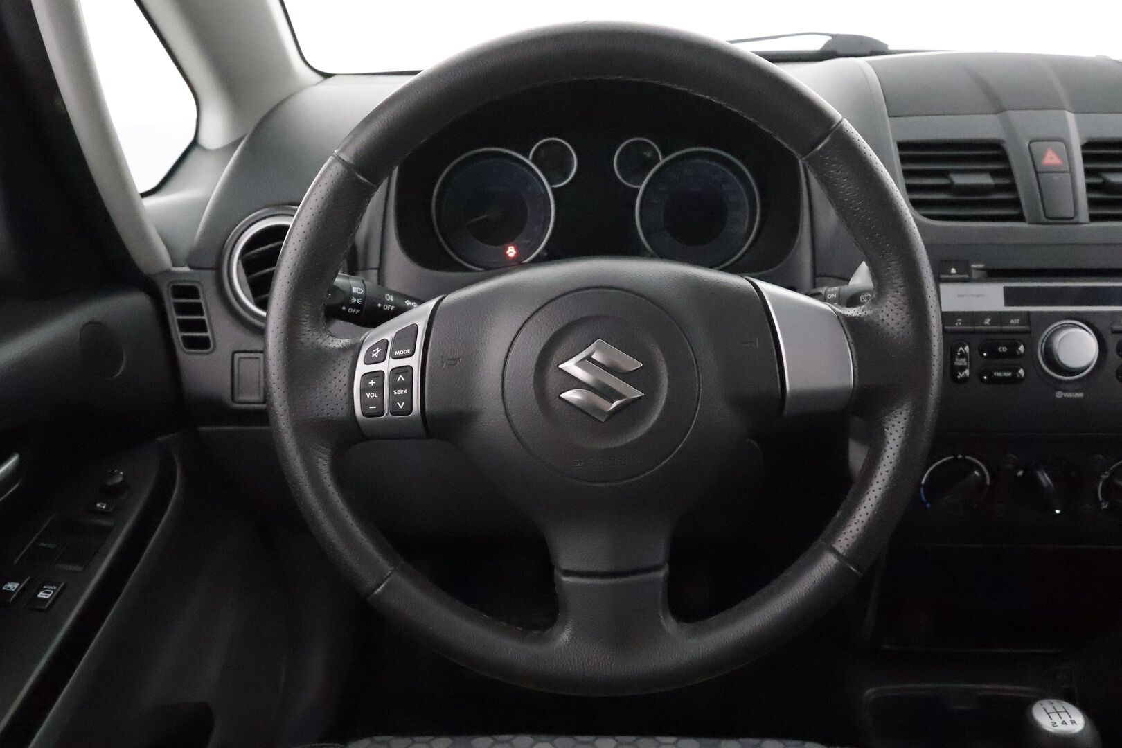 Suzuki SX4 2013 1,6 VVT 4WD X-OVER S-Edition **1 om. Suomi-auto! / Koukku / Radio / Merkkihuollettu / Lohkolämmitin** - Upea todella pienillä kilometreillä oleva kompakti nelivetomaasturi! - Osta nyt, maksa vasta ensi vuonna