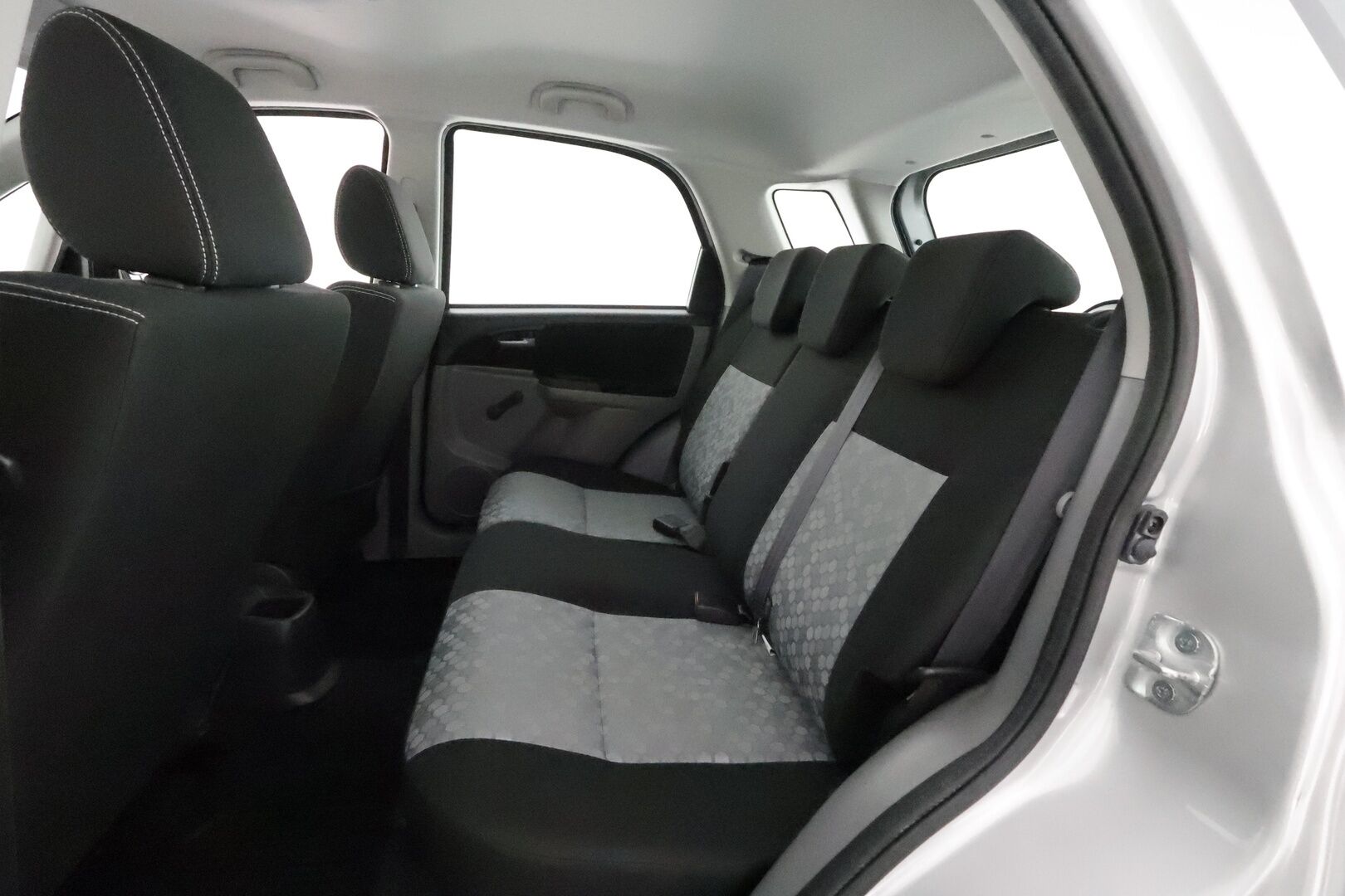Suzuki SX4 2013 1,6 VVT 4WD X-OVER S-Edition **1 om. Suomi-auto! / Koukku / Radio / Merkkihuollettu / Lohkolämmitin** - Upea todella pienillä kilometreillä oleva kompakti nelivetomaasturi!