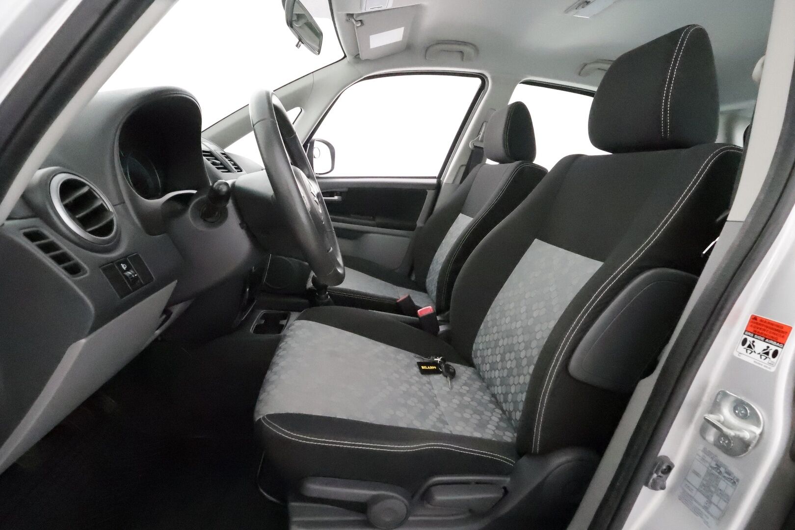 Suzuki SX4 2013 1,6 VVT 4WD X-OVER S-Edition **1 om. Suomi-auto! / Koukku / Radio / Merkkihuollettu / Lohkolämmitin** - Upea todella pienillä kilometreillä oleva kompakti nelivetomaasturi! - Osta nyt, maksa vasta ensi vuonna