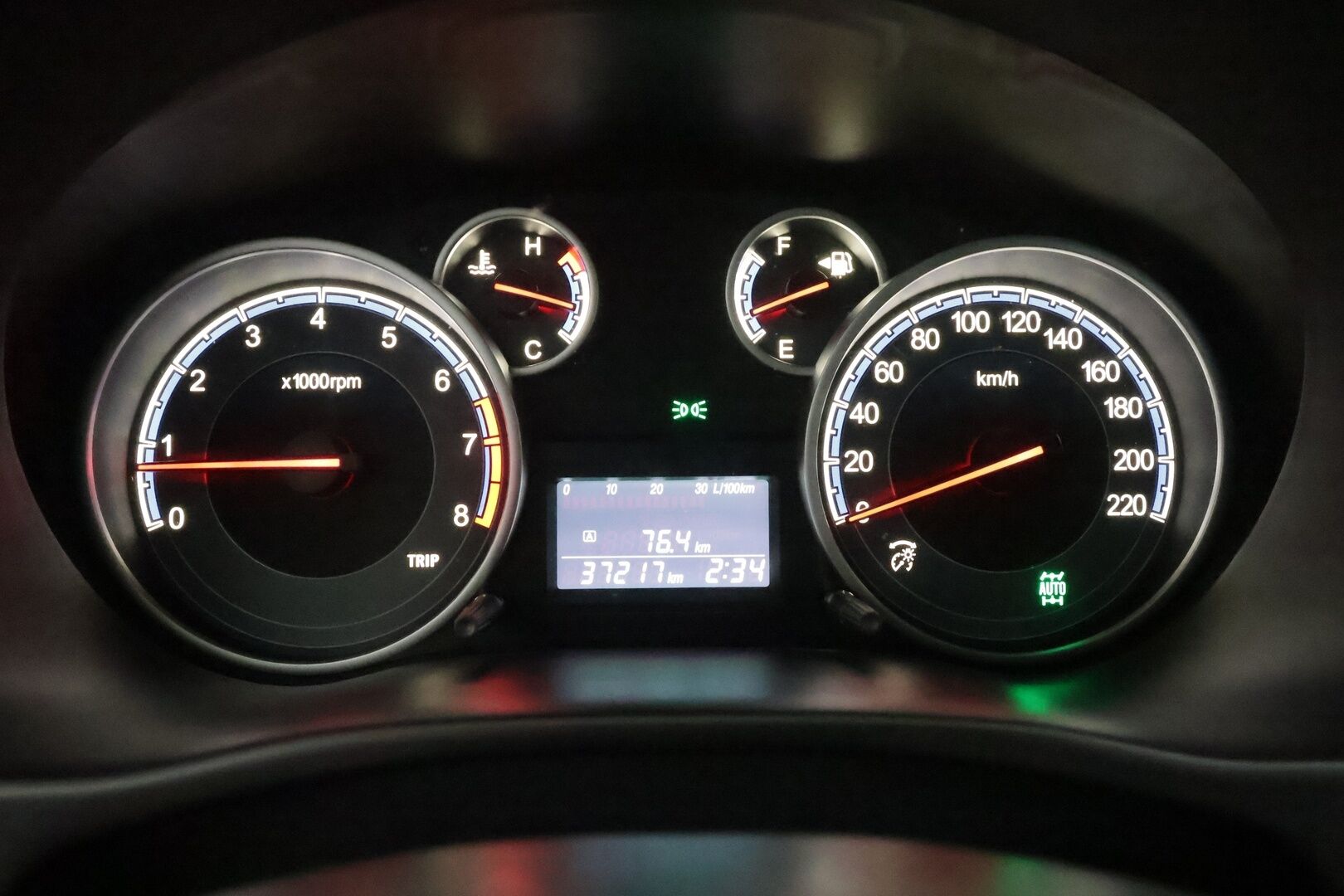 Suzuki SX4 2013 1,6 VVT 4WD X-OVER S-Edition **1 om. Suomi-auto! / Koukku / Radio / Merkkihuollettu / Lohkolämmitin** - Upea todella pienillä kilometreillä oleva kompakti nelivetomaasturi!