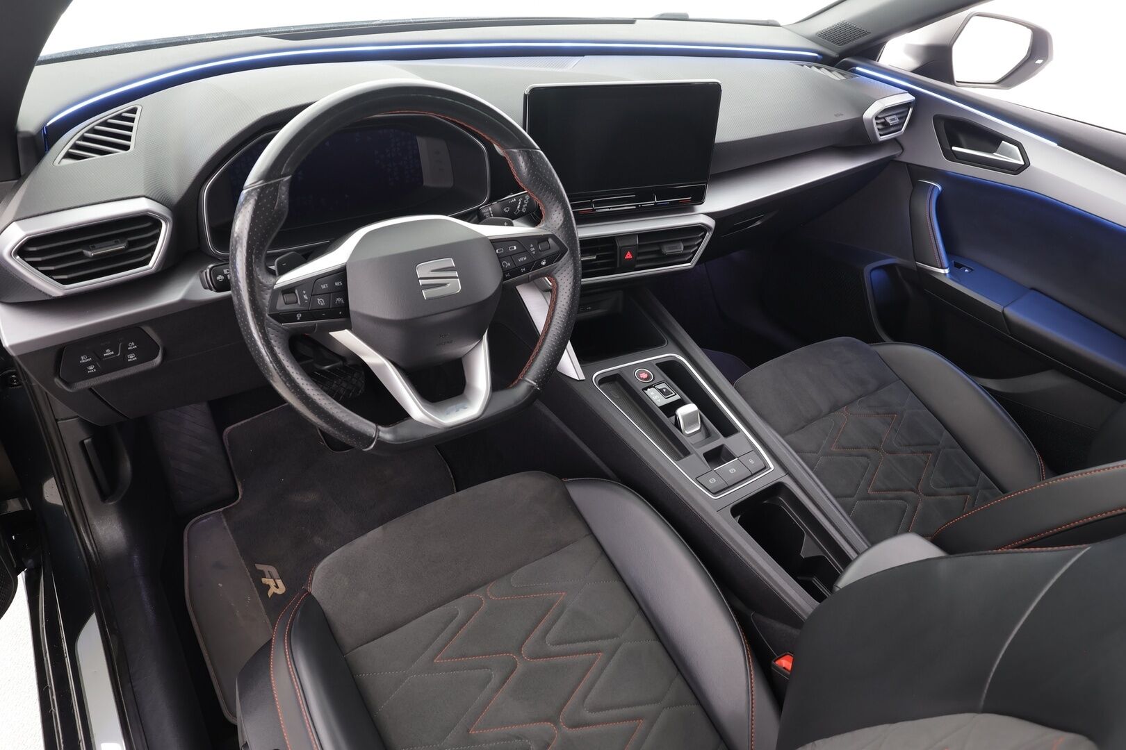 Seat Leon 2021 1,4 PHEV 204 eHybrid FR DSG - | ACC | DCC | Muistipenkki | Kattoikkuna | Nahka-alcantara | Travel Assist | Digimittaristo | Ambient | P.kamera | Side Assist | Keyless | 2x renkaat aluin |
